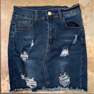 Dark blue distressed jean skirt with pockets and stretch small